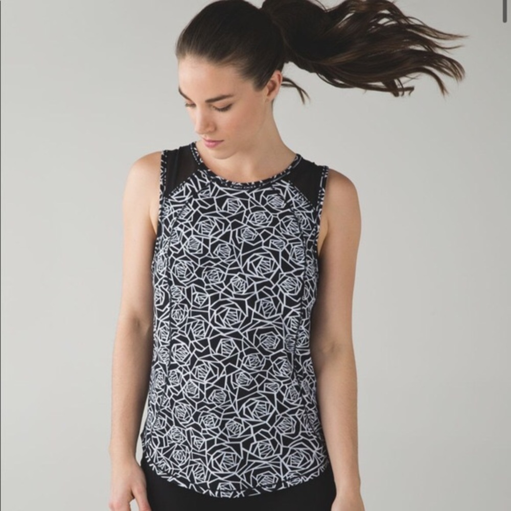 Lululemon black and white sculpt tank size 6